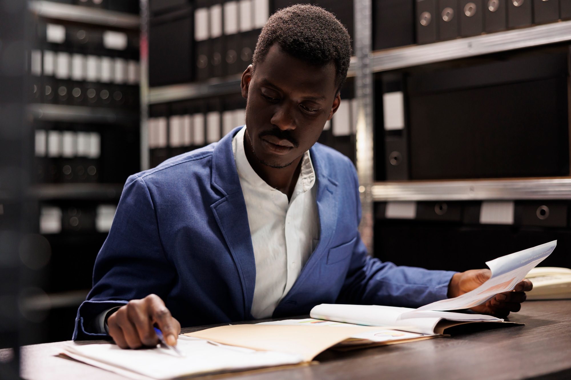 Officer analyzing police report