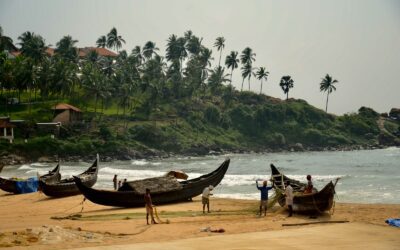 a group of boats sitting on top of a sandy beach