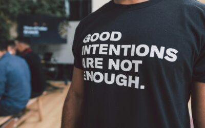 man in black crew neck t-shirt